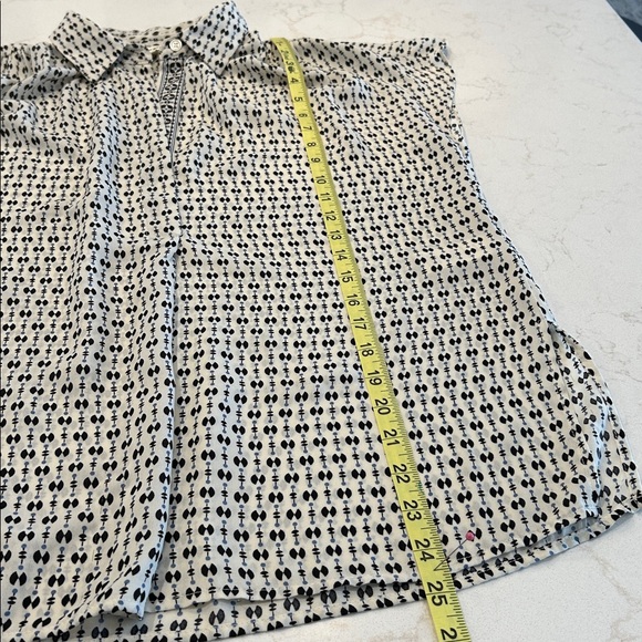 Lightweight pullover blouse, cap sleeves, small print Ivory background EUC Sz M - Picture 6 of 8